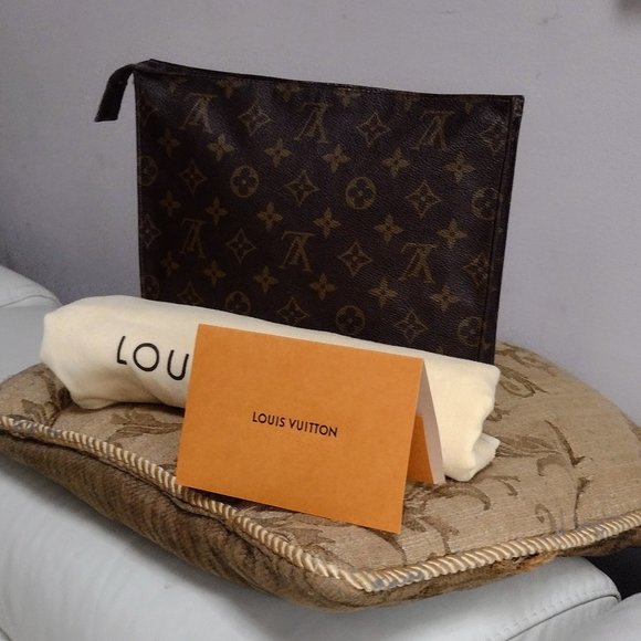 Authentic Louis Vuitton Monogram Toiletry 26 - Picture 9 of 10
